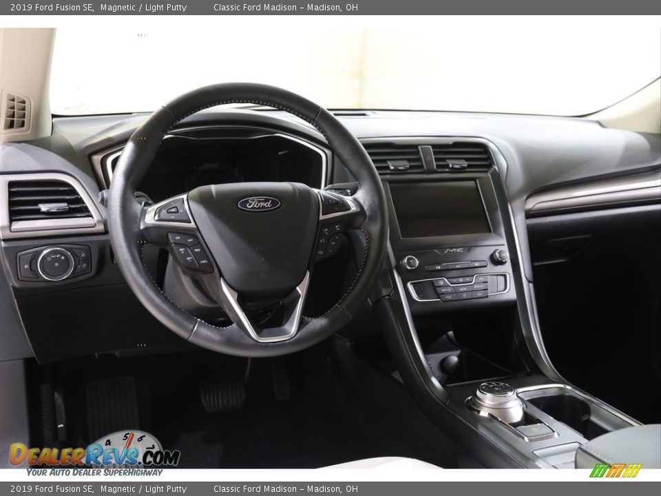 2019 Ford Fusion SE Magnetic / Light Putty Photo #6