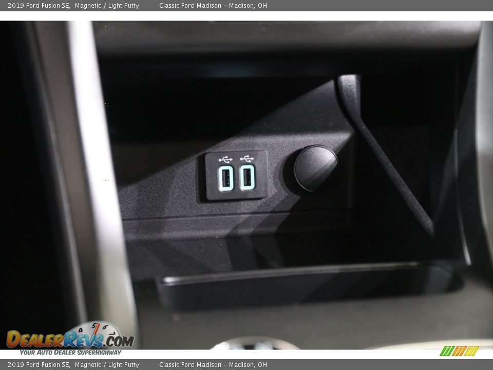 2019 Ford Fusion SE Magnetic / Light Putty Photo #10