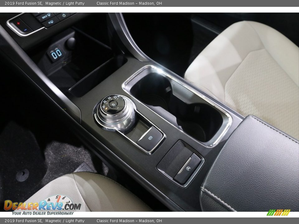 2019 Ford Fusion SE Magnetic / Light Putty Photo #11