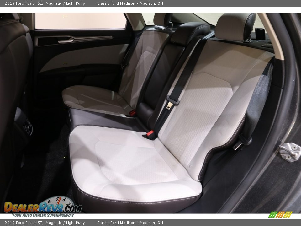 2019 Ford Fusion SE Magnetic / Light Putty Photo #14