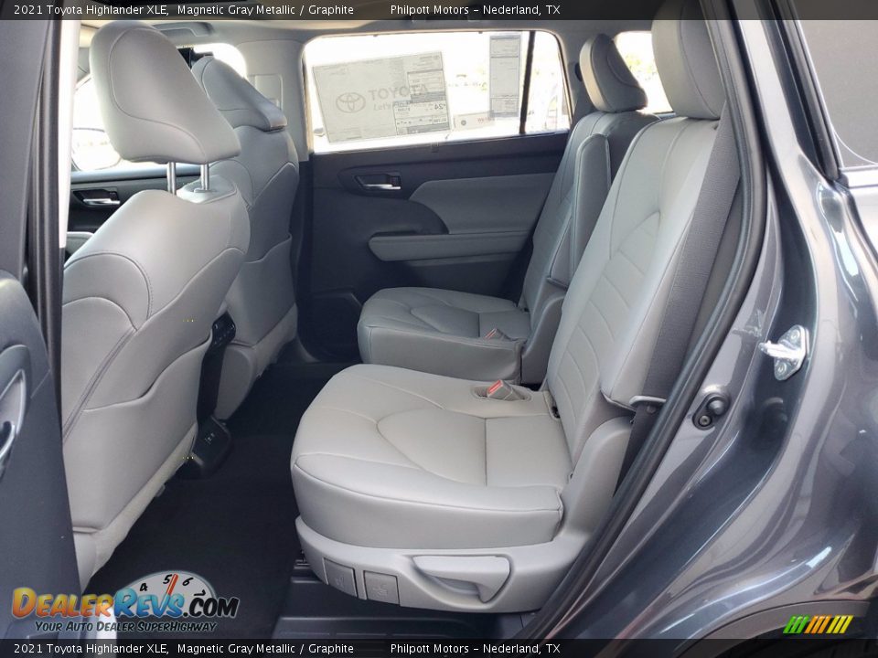 2021 Toyota Highlander XLE Magnetic Gray Metallic / Graphite Photo #6
