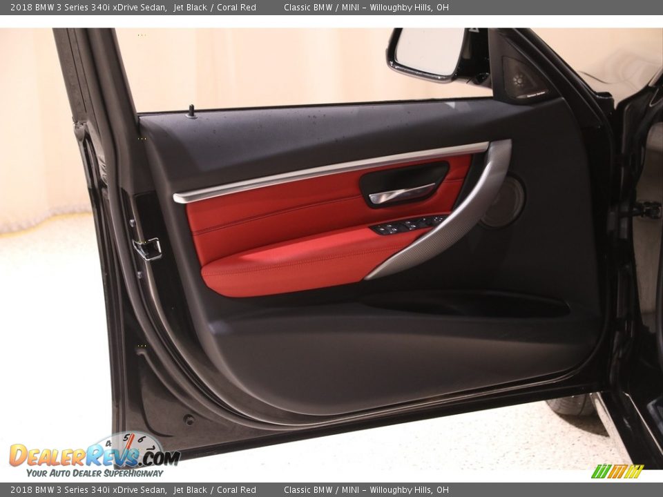 Door Panel of 2018 BMW 3 Series 340i xDrive Sedan Photo #4