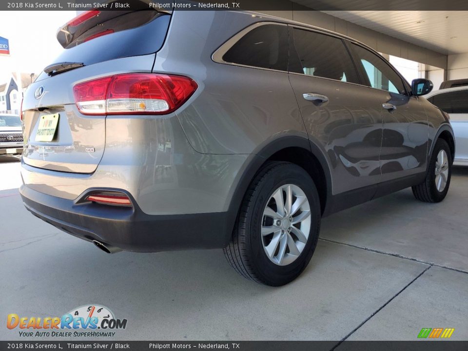 2018 Kia Sorento L Titanium Silver / Black Photo #3