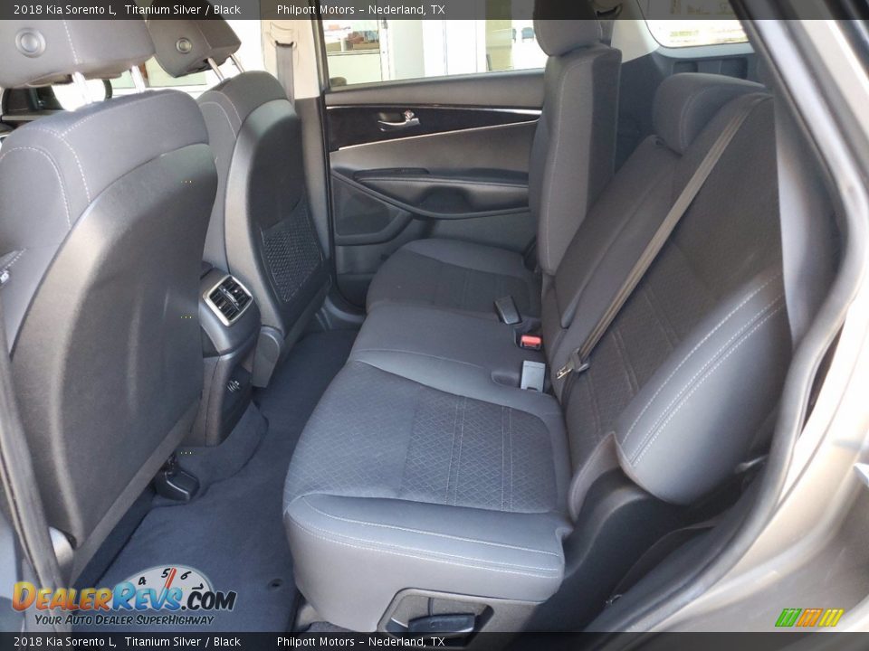 2018 Kia Sorento L Titanium Silver / Black Photo #5