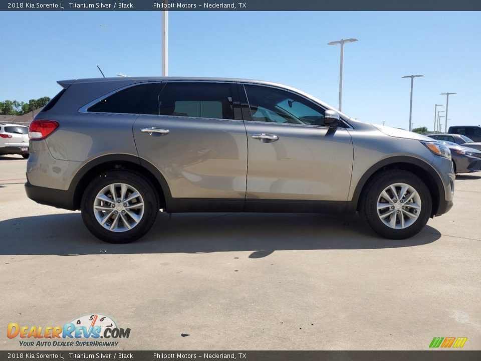 2018 Kia Sorento L Titanium Silver / Black Photo #11