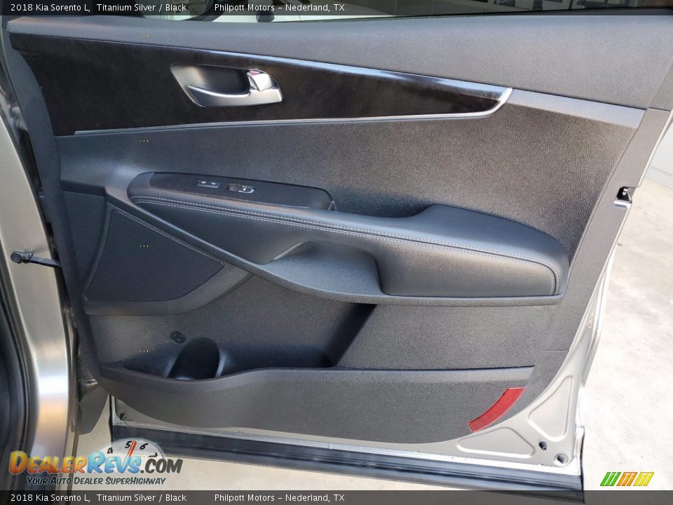 2018 Kia Sorento L Titanium Silver / Black Photo #26