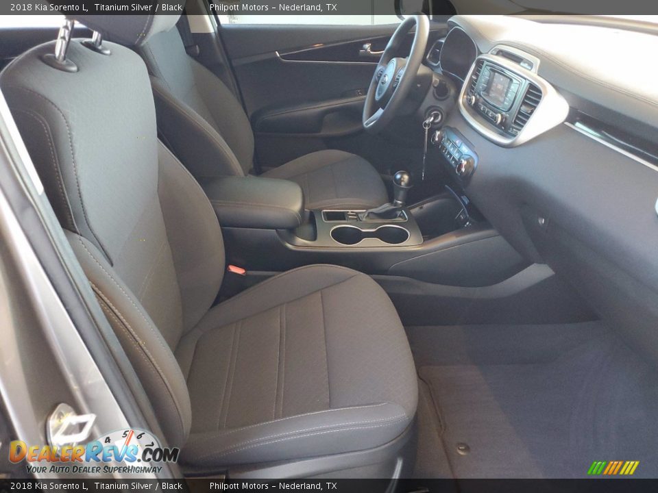 2018 Kia Sorento L Titanium Silver / Black Photo #27