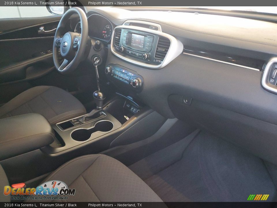 2018 Kia Sorento L Titanium Silver / Black Photo #28