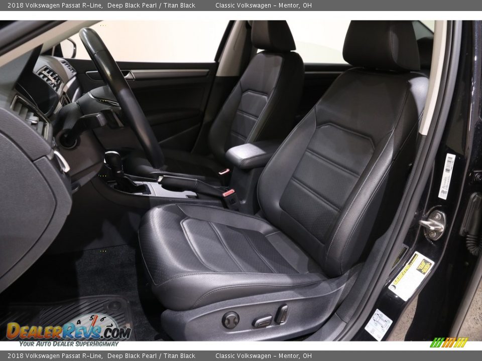 2018 Volkswagen Passat R-Line Deep Black Pearl / Titan Black Photo #5