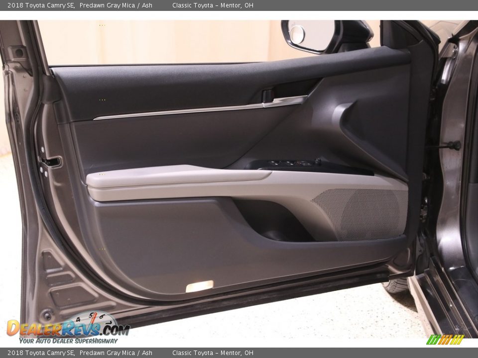2018 Toyota Camry SE Predawn Gray Mica / Ash Photo #4