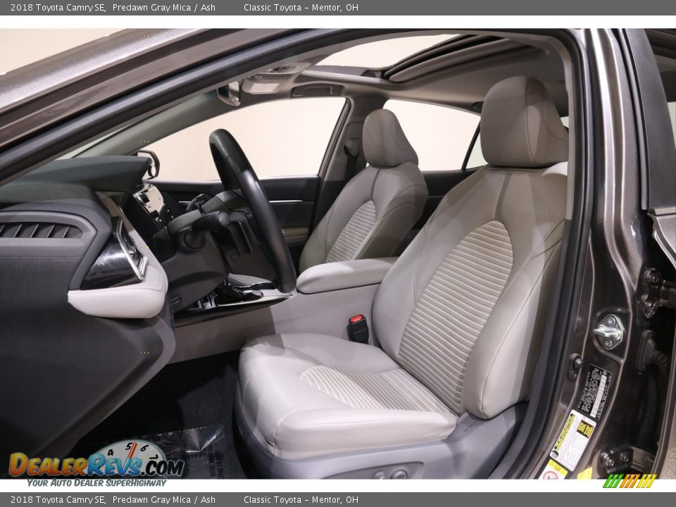 2018 Toyota Camry SE Predawn Gray Mica / Ash Photo #5