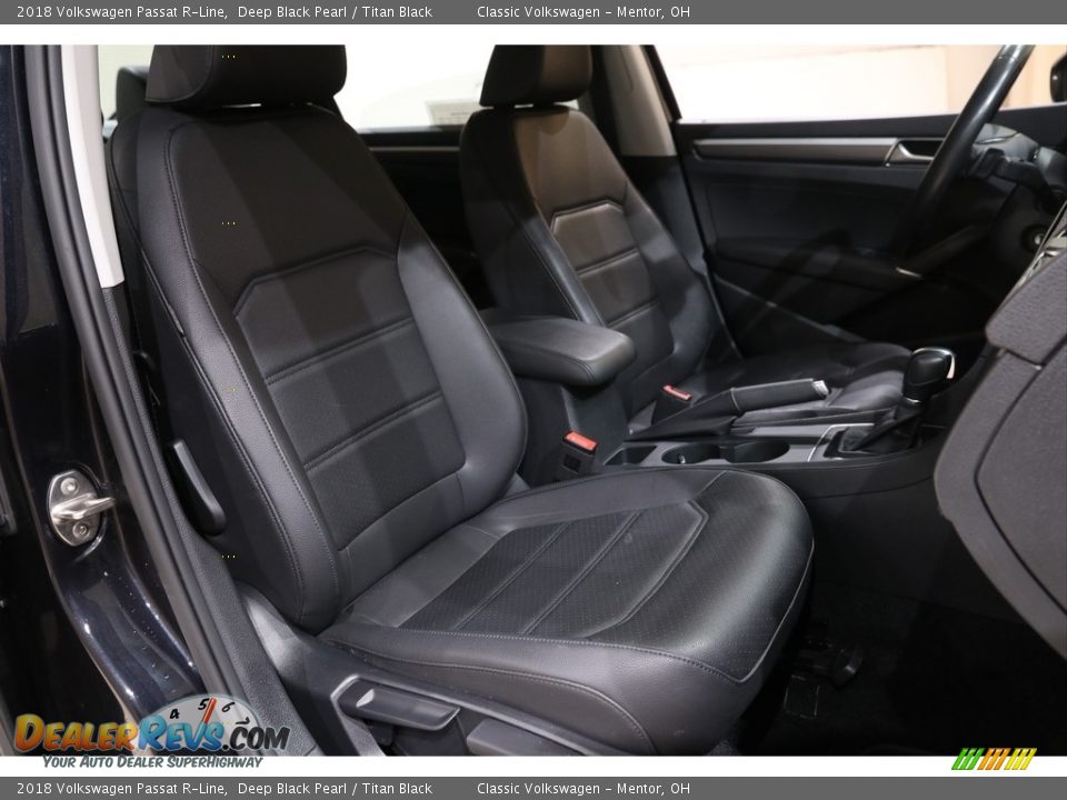 2018 Volkswagen Passat R-Line Deep Black Pearl / Titan Black Photo #13