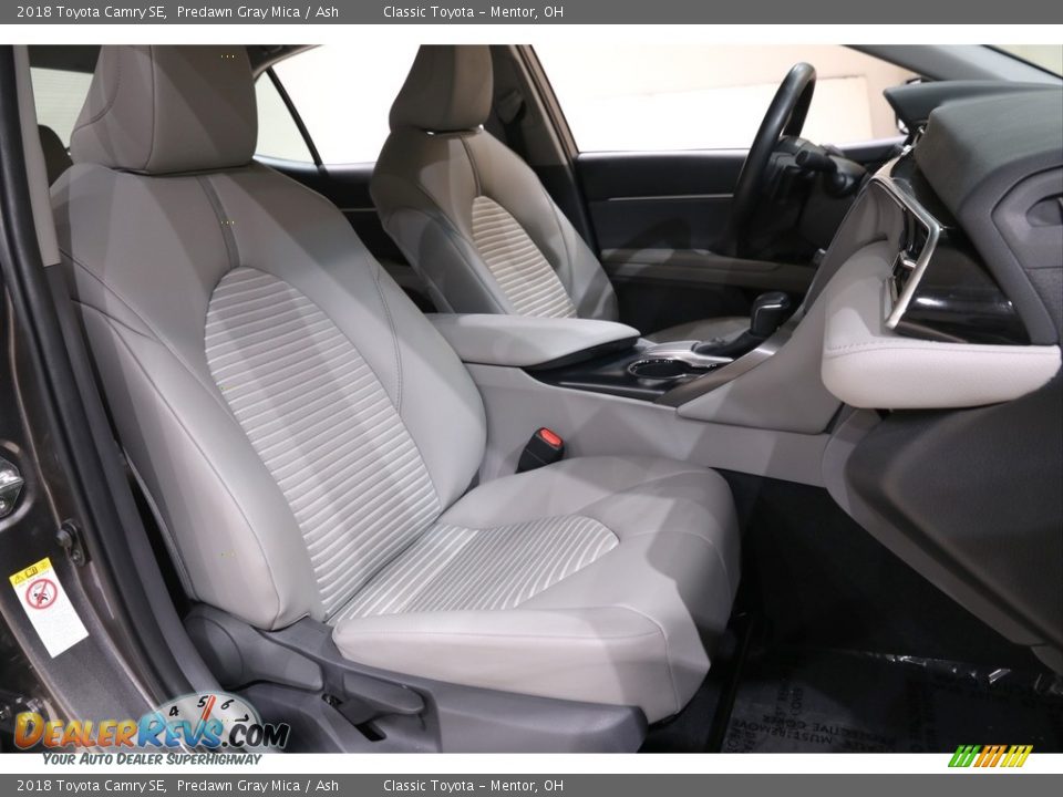 2018 Toyota Camry SE Predawn Gray Mica / Ash Photo #13