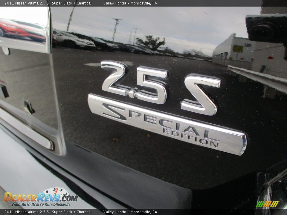 2011 Nissan Altima 2.5 S Super Black / Charcoal Photo #6