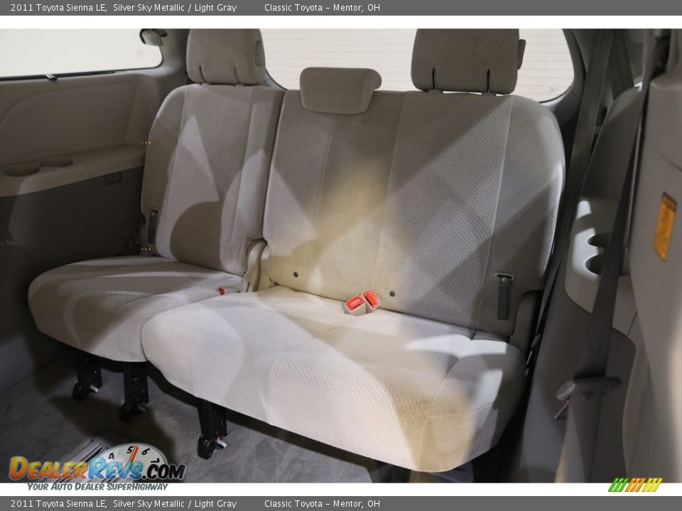 2011 Toyota Sienna LE Silver Sky Metallic / Light Gray Photo #16