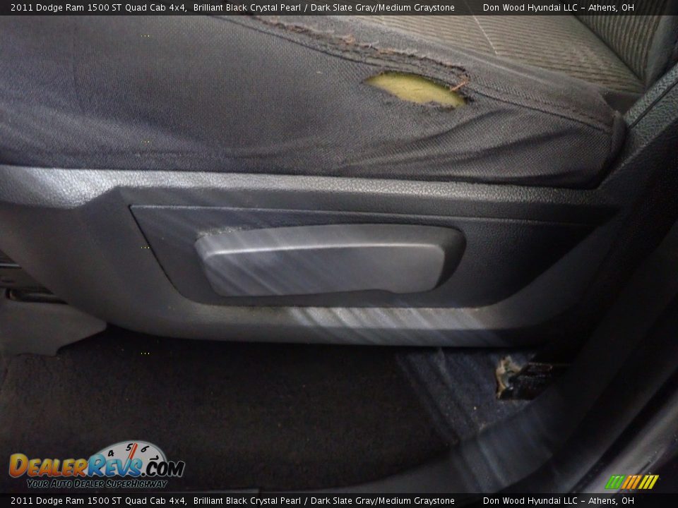 2011 Dodge Ram 1500 ST Quad Cab 4x4 Brilliant Black Crystal Pearl / Dark Slate Gray/Medium Graystone Photo #21