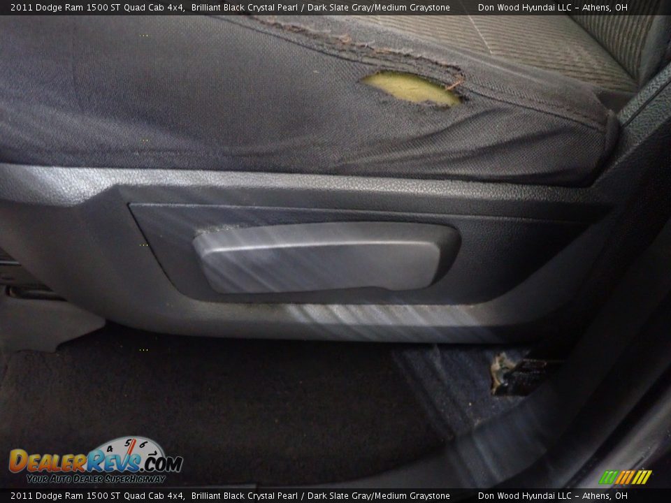 2011 Dodge Ram 1500 ST Quad Cab 4x4 Brilliant Black Crystal Pearl / Dark Slate Gray/Medium Graystone Photo #21