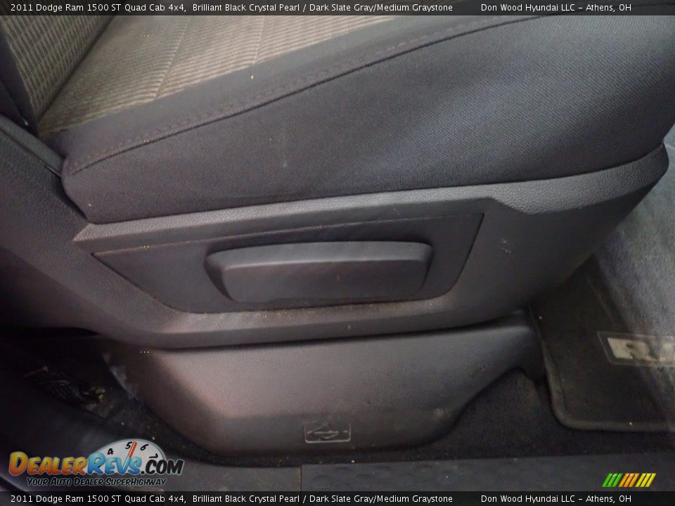 2011 Dodge Ram 1500 ST Quad Cab 4x4 Brilliant Black Crystal Pearl / Dark Slate Gray/Medium Graystone Photo #36