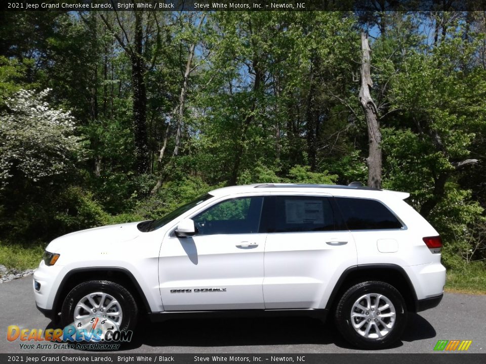 2021 Jeep Grand Cherokee Laredo Bright White / Black Photo #1