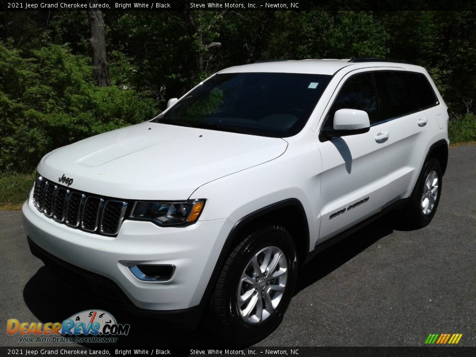 2021 Jeep Grand Cherokee Laredo Bright White / Black Photo #2