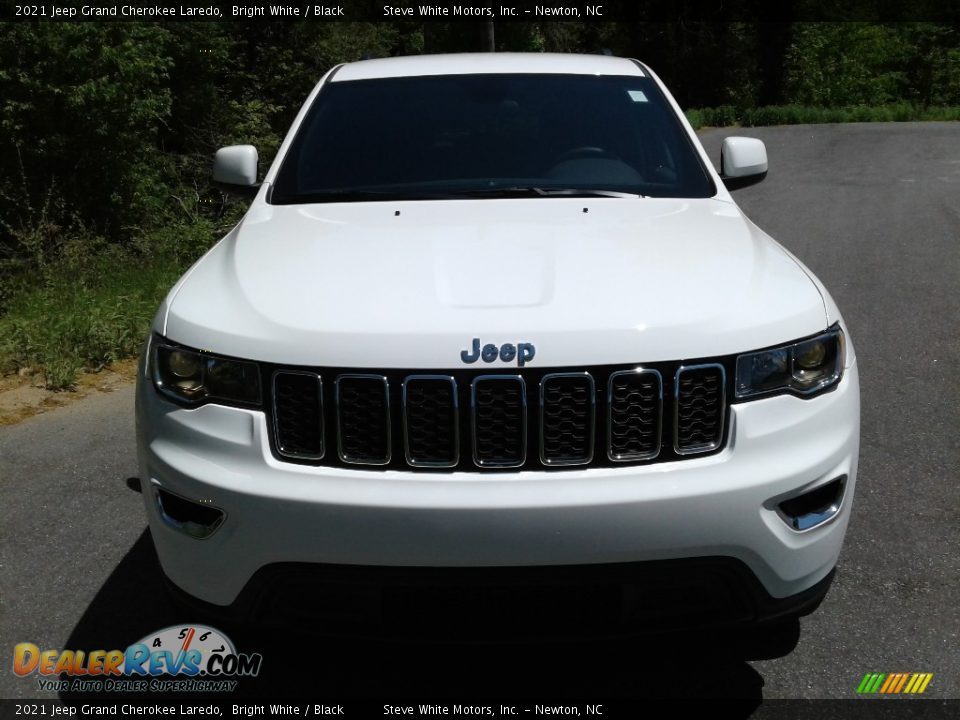 2021 Jeep Grand Cherokee Laredo Bright White / Black Photo #3