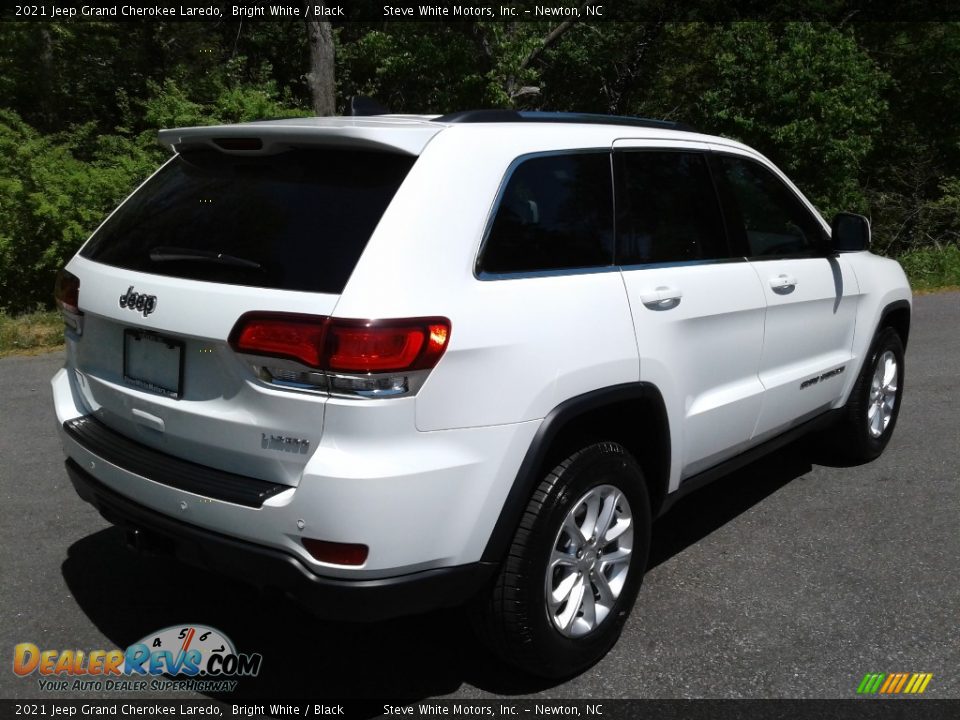 2021 Jeep Grand Cherokee Laredo Bright White / Black Photo #6