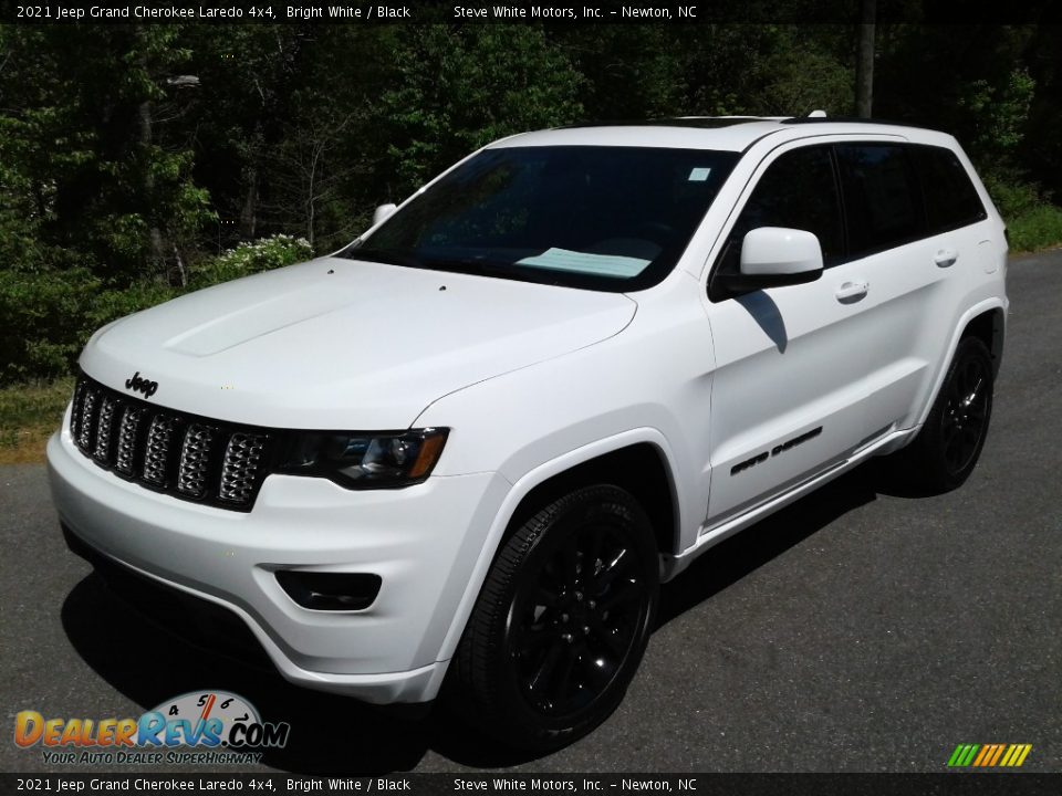 2021 Jeep Grand Cherokee Laredo 4x4 Bright White / Black Photo #2