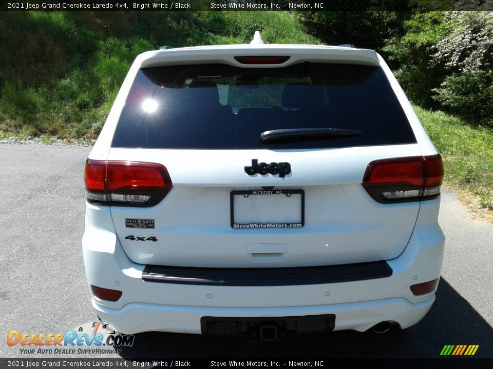 2021 Jeep Grand Cherokee Laredo 4x4 Bright White / Black Photo #4