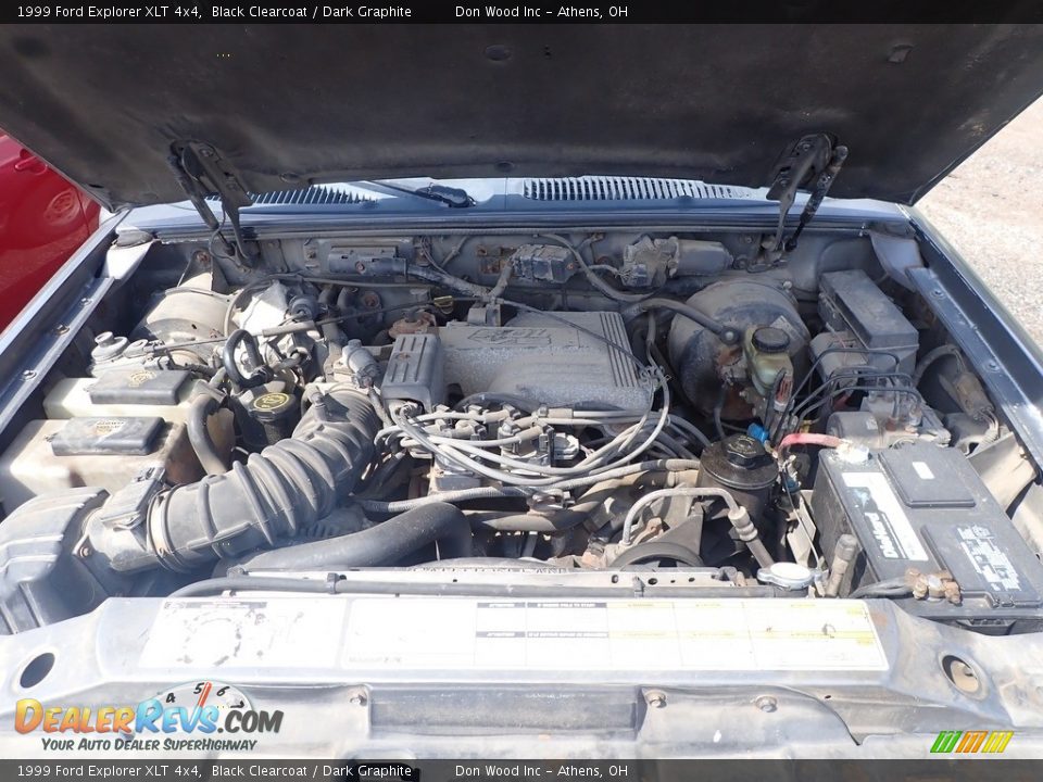 1999 Ford Explorer XLT 4x4 Black Clearcoat / Dark Graphite Photo #6