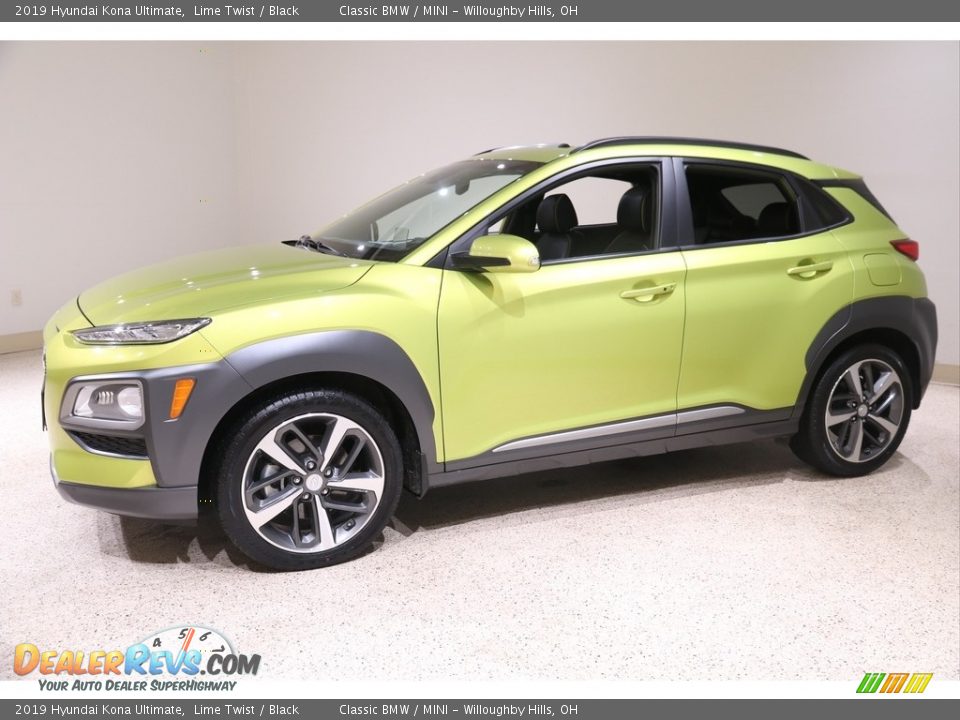 Front 3/4 View of 2019 Hyundai Kona Ultimate Photo #3