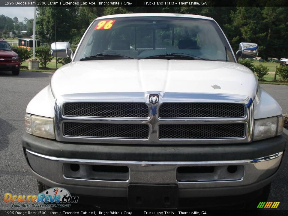 1996 Dodge Ram 1500 Laramie Extended Cab 4x4 Bright White / Gray Photo #2