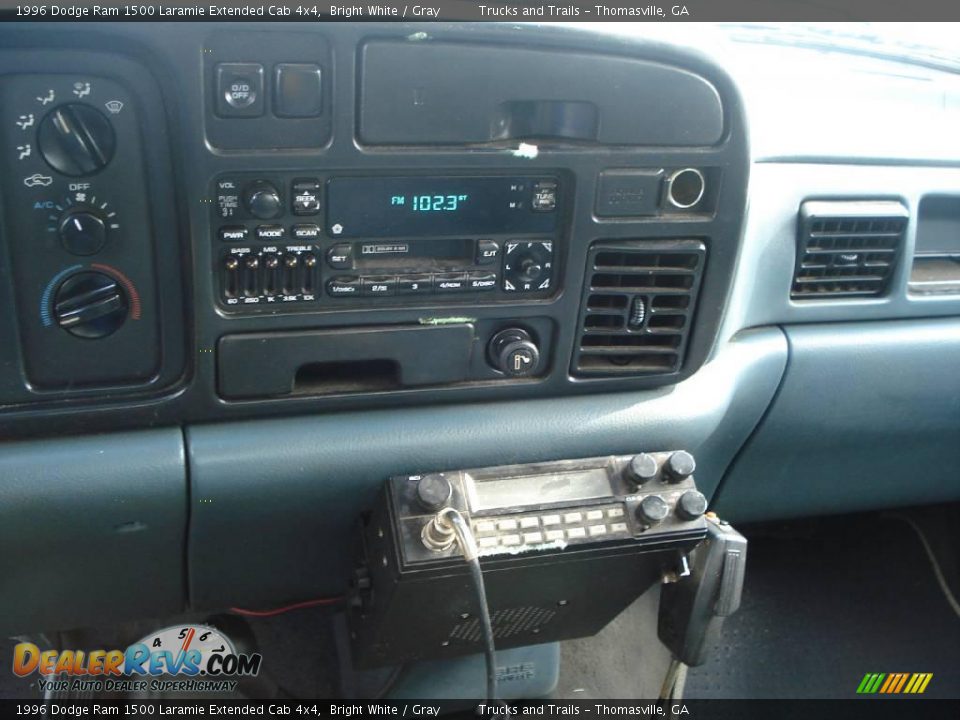 1996 Dodge Ram 1500 Laramie Extended Cab 4x4 Bright White / Gray Photo #7