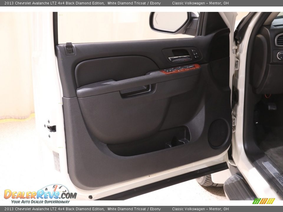2013 Chevrolet Avalanche LTZ 4x4 Black Diamond Edition White Diamond Tricoat / Ebony Photo #4