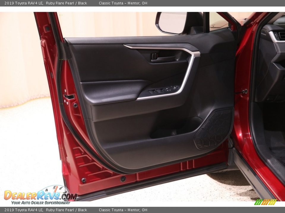 2019 Toyota RAV4 LE Ruby Flare Pearl / Black Photo #4