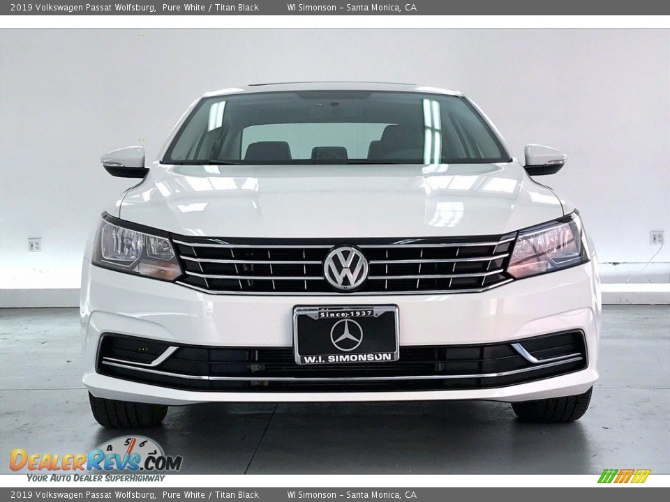 2019 Volkswagen Passat Wolfsburg Pure White / Titan Black Photo #2