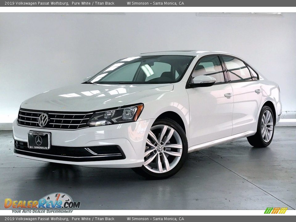 2019 Volkswagen Passat Wolfsburg Pure White / Titan Black Photo #12