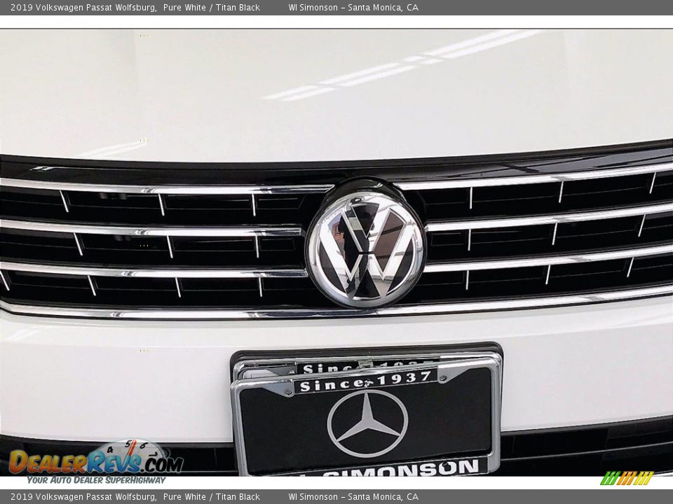 2019 Volkswagen Passat Wolfsburg Pure White / Titan Black Photo #30