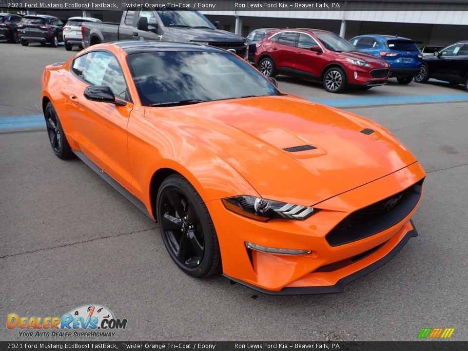 Front 3/4 View of 2021 Ford Mustang EcoBoost Fastback Photo #3