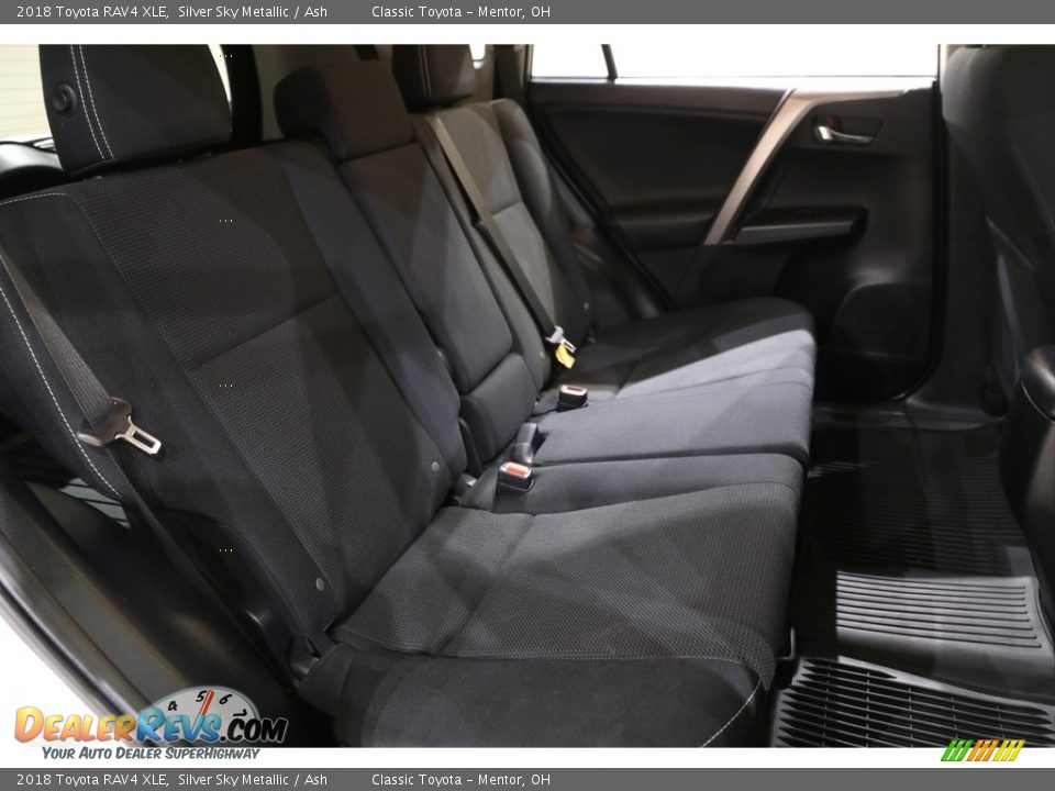 2018 Toyota RAV4 XLE Silver Sky Metallic / Ash Photo #13