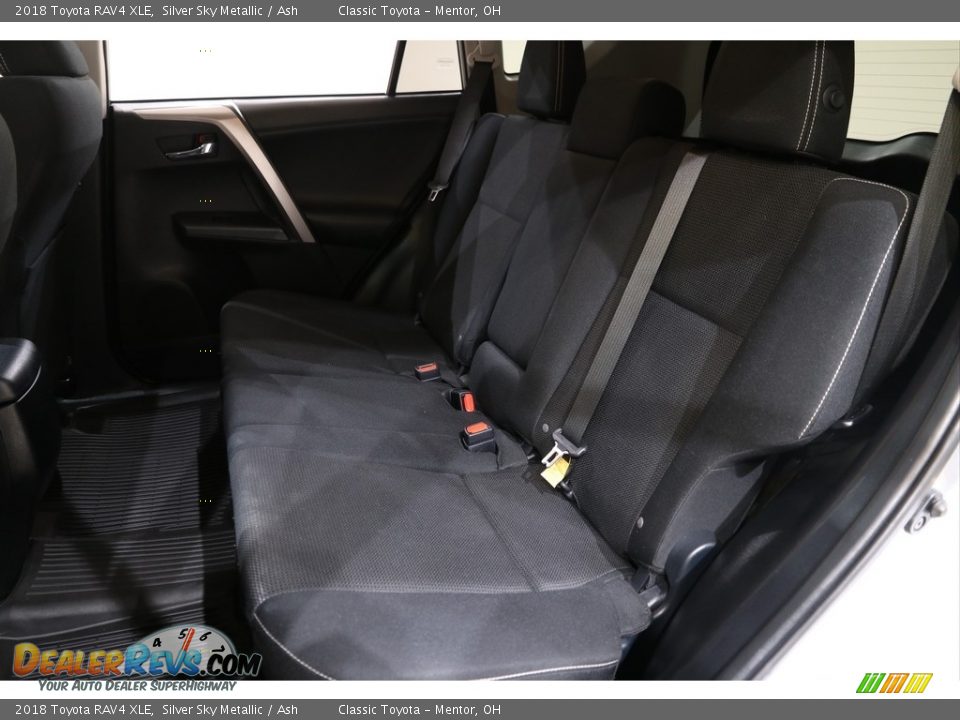 2018 Toyota RAV4 XLE Silver Sky Metallic / Ash Photo #14
