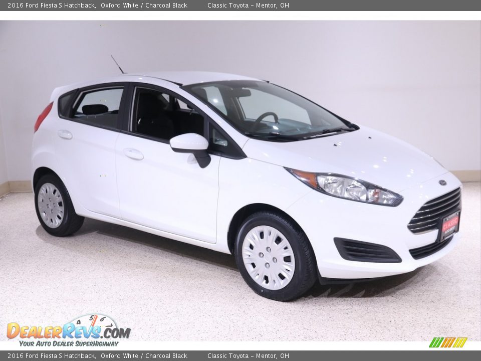 Front 3/4 View of 2016 Ford Fiesta S Hatchback Photo #1