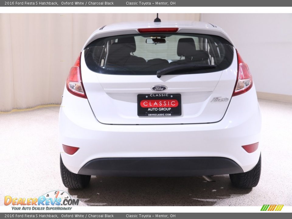 2016 Ford Fiesta S Hatchback Oxford White / Charcoal Black Photo #16