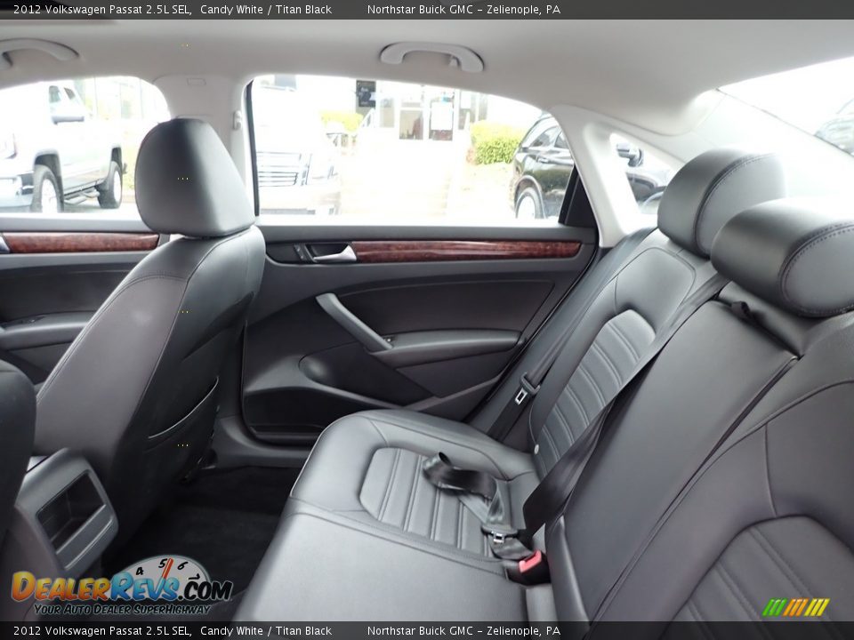 2012 Volkswagen Passat 2.5L SEL Candy White / Titan Black Photo #17