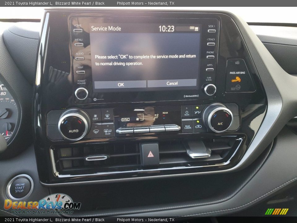 2021 Toyota Highlander L Blizzard White Pearl / Black Photo #18