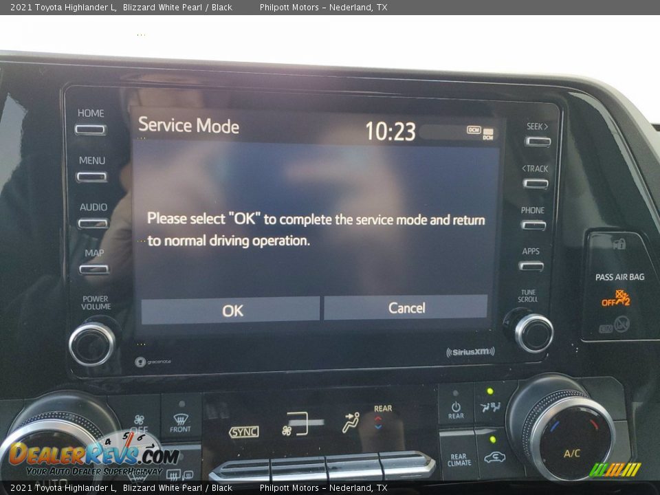 2021 Toyota Highlander L Blizzard White Pearl / Black Photo #19