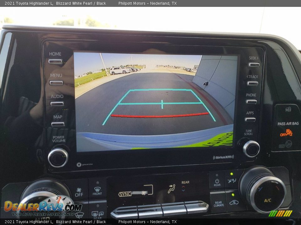 2021 Toyota Highlander L Blizzard White Pearl / Black Photo #20