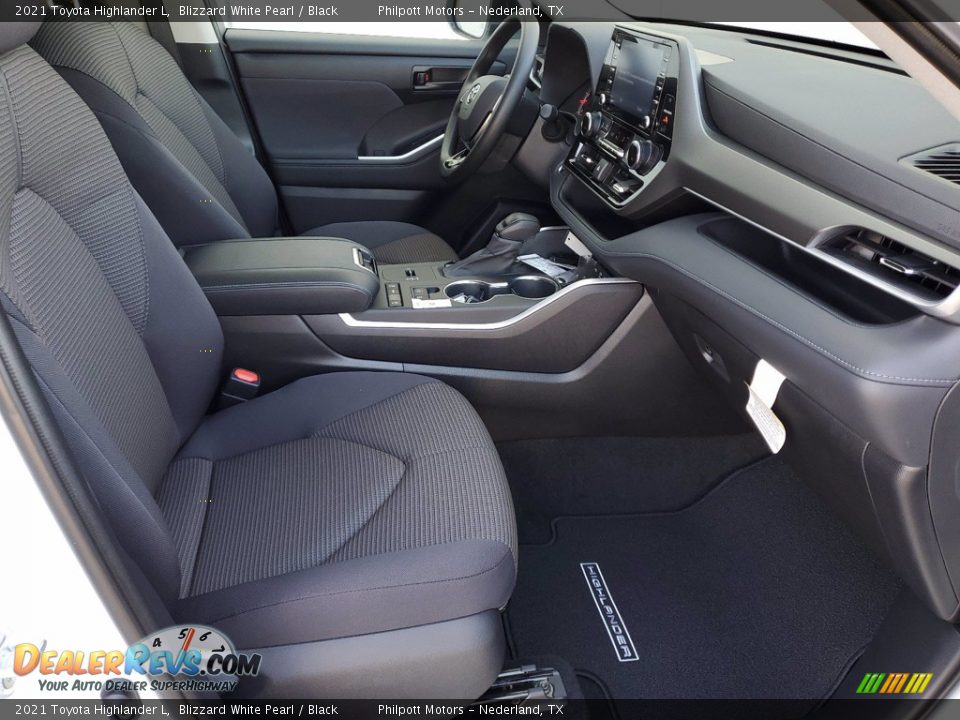 2021 Toyota Highlander L Blizzard White Pearl / Black Photo #25