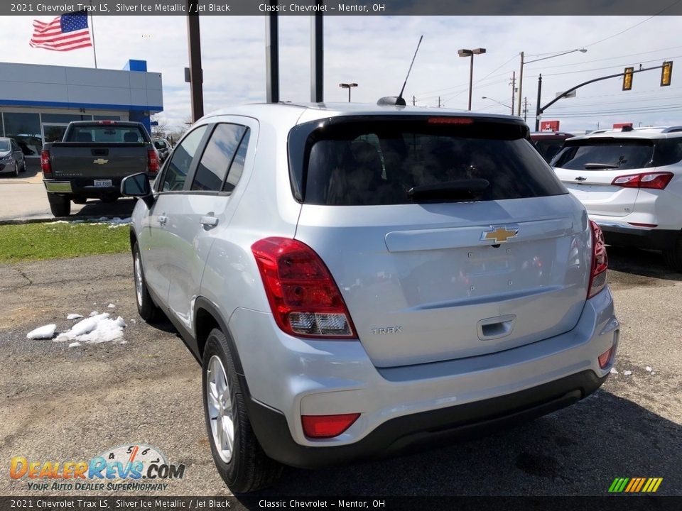 2021 Chevrolet Trax LS Silver Ice Metallic / Jet Black Photo #4