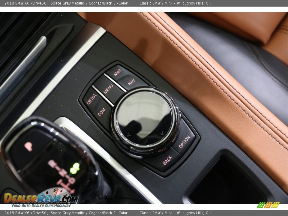 Controls of 2018 BMW X6 xDrive50i Photo #16