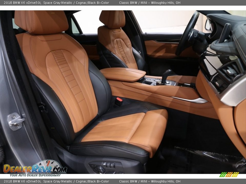 Front Seat of 2018 BMW X6 xDrive50i Photo #17